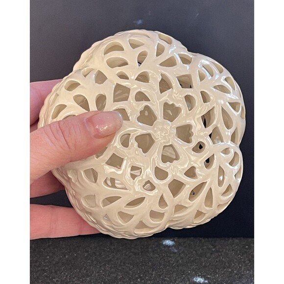 VTG Oleg Cassini White Porcelain Lace Trinket Box W Lid 4.25” Jewelry Potpourri - Picture 2 of 9